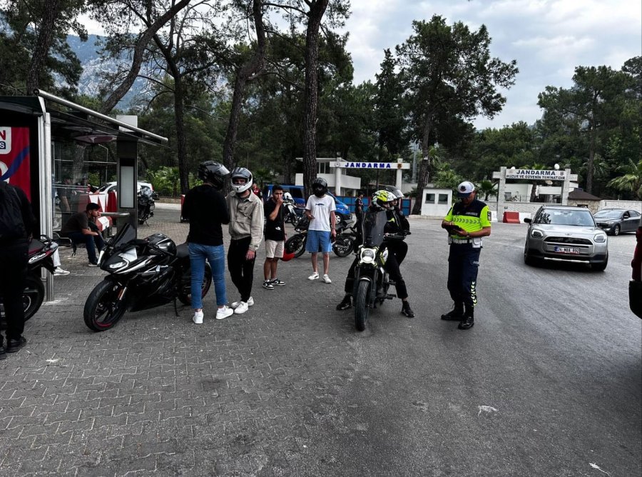 Antalya’da Motosikletlilere Yönelik Denetimde 3,4 Milyon Tl Ceza Kesildi