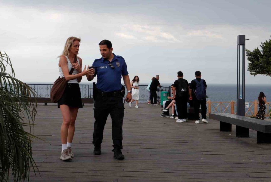 Kaybolan Akıllı Kol Saatini Gprs İle Takip Eden Rus Turist, Polis Ekipleriyle Baskın Yaptı