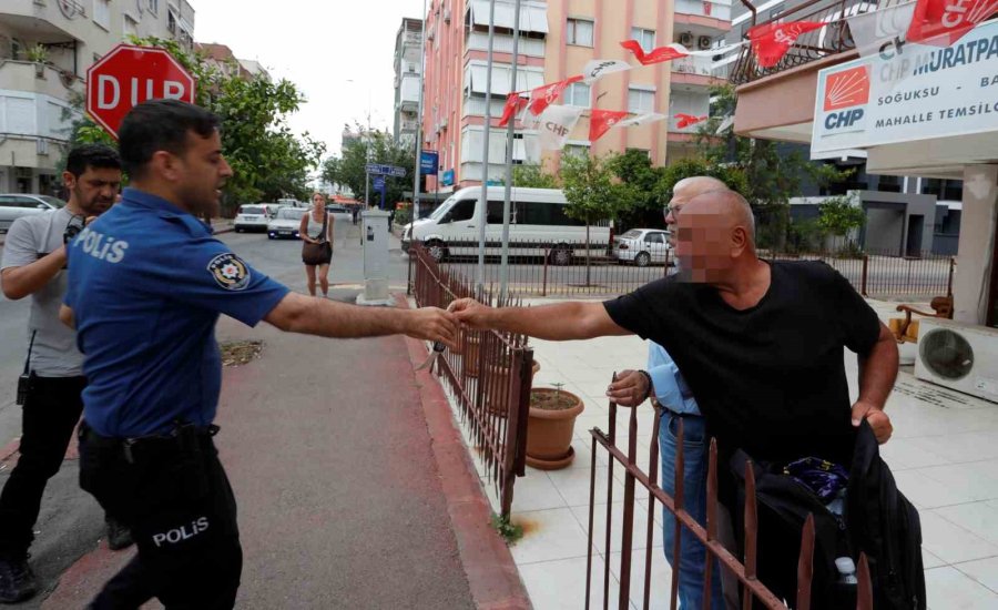 Kaybolan Akıllı Kol Saatini Gprs İle Takip Eden Rus Turist, Polis Ekipleriyle Baskın Yaptı