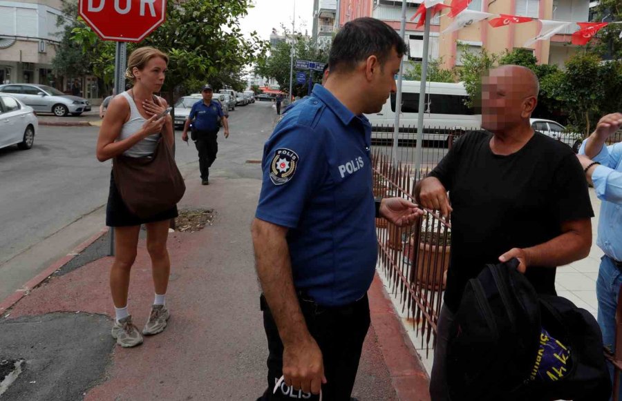 Kaybolan Akıllı Kol Saatini Gprs İle Takip Eden Rus Turist, Polis Ekipleriyle Baskın Yaptı