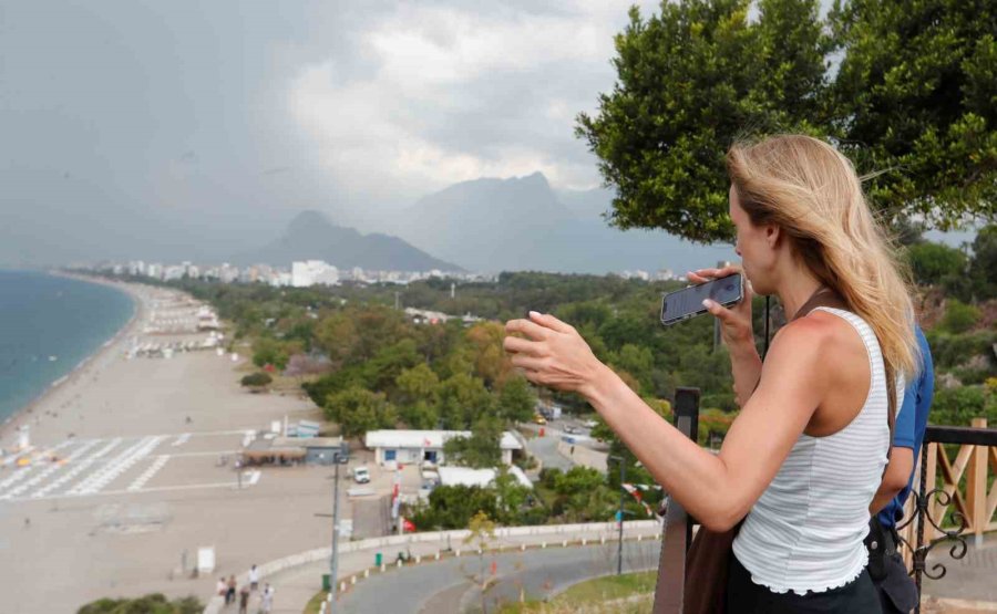 Kaybolan Akıllı Kol Saatini Gprs İle Takip Eden Rus Turist, Polis Ekipleriyle Baskın Yaptı