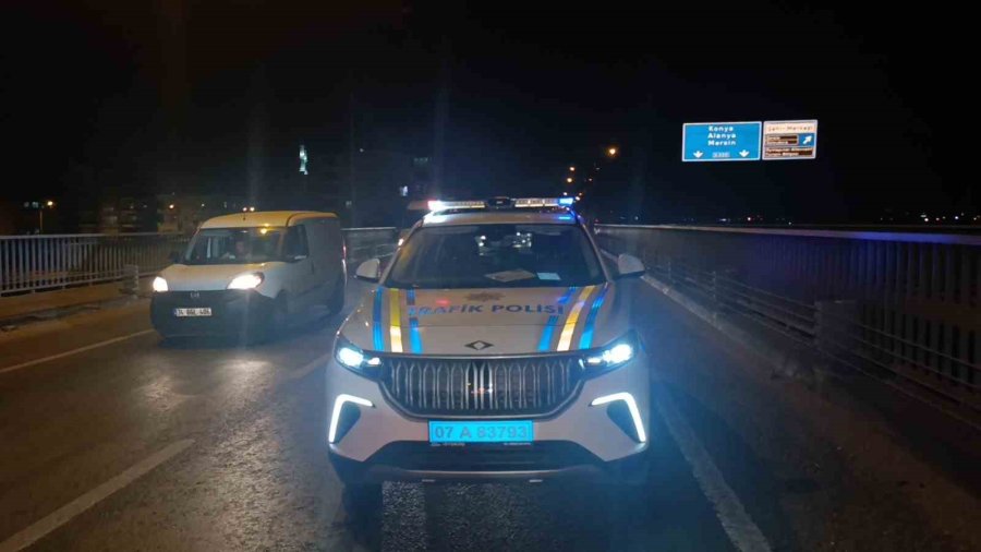 Manavgat’ta Otomobiller Çarpıştı: 1 Yaralı