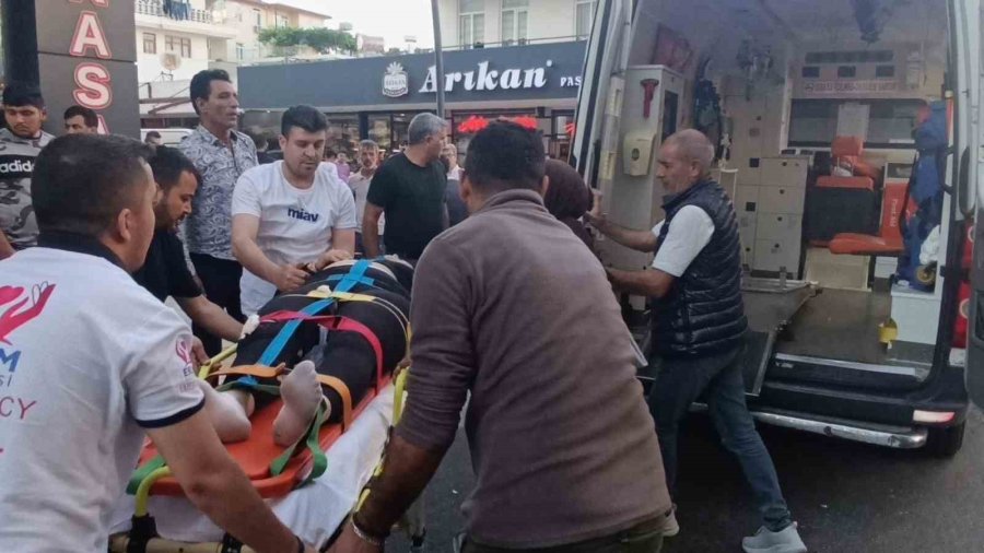 Antalya’da Ters Yönden Çıkan Otel Servisi İle Motosiklet Çarpıştı: 1 Ölü