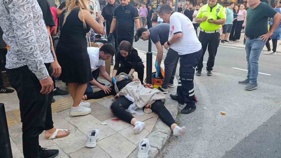 Antalya’da Ters Yönden Çıkan Otel Servisi İle Motosiklet Çarpıştı: 1 Ölü