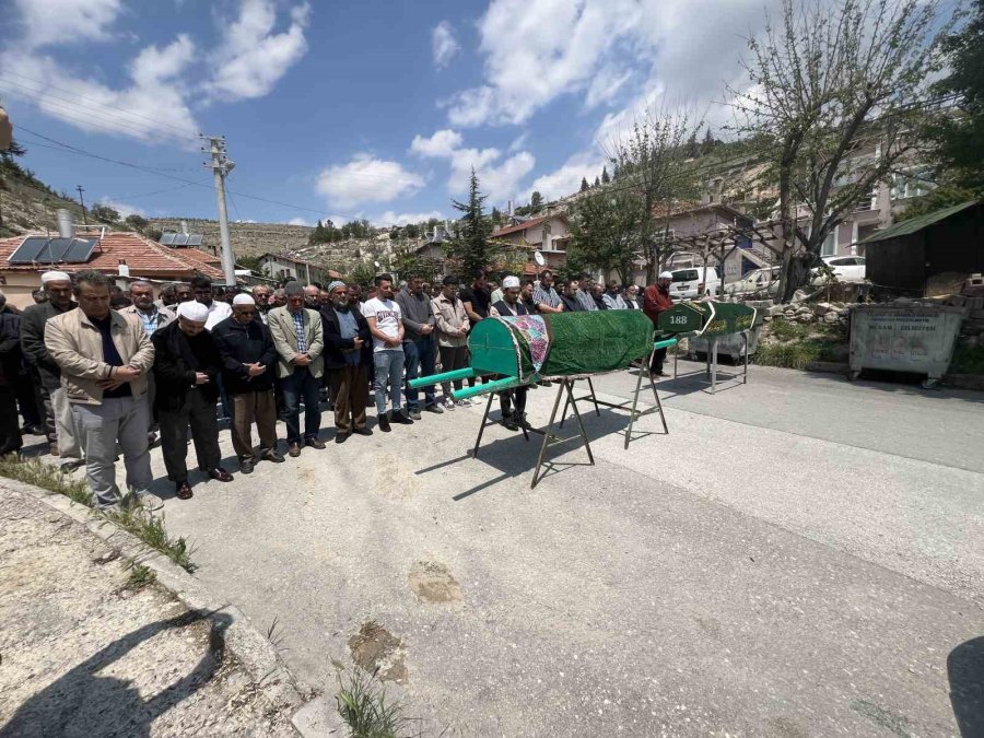 Konya’da Ev Yangınında Hayatını Kaybeden Yaşlı Çifte Veda