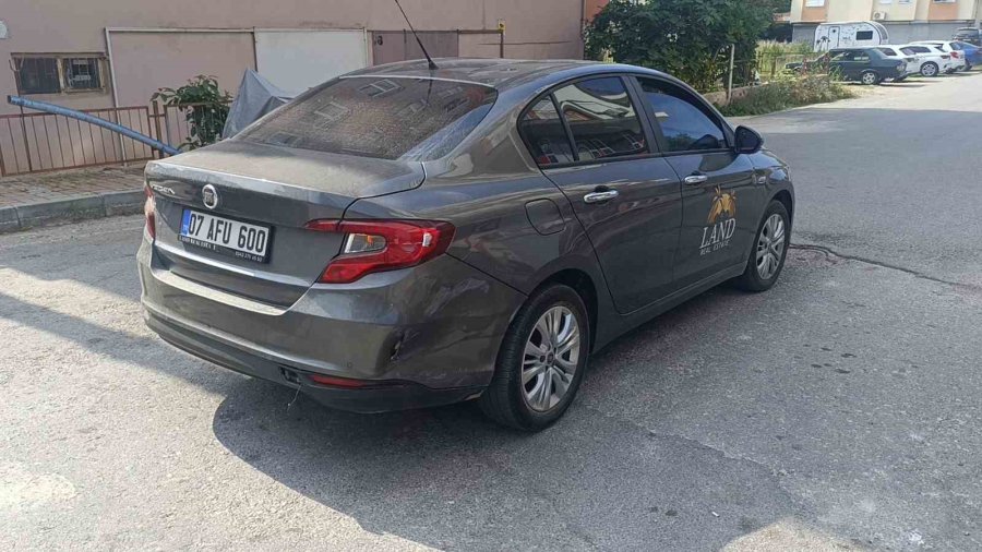 Kaza Yapan Motosikletliyi Kaskı Kurtardı