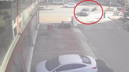 Kaza Yapan Motosikletliyi Kaskı Kurtardı