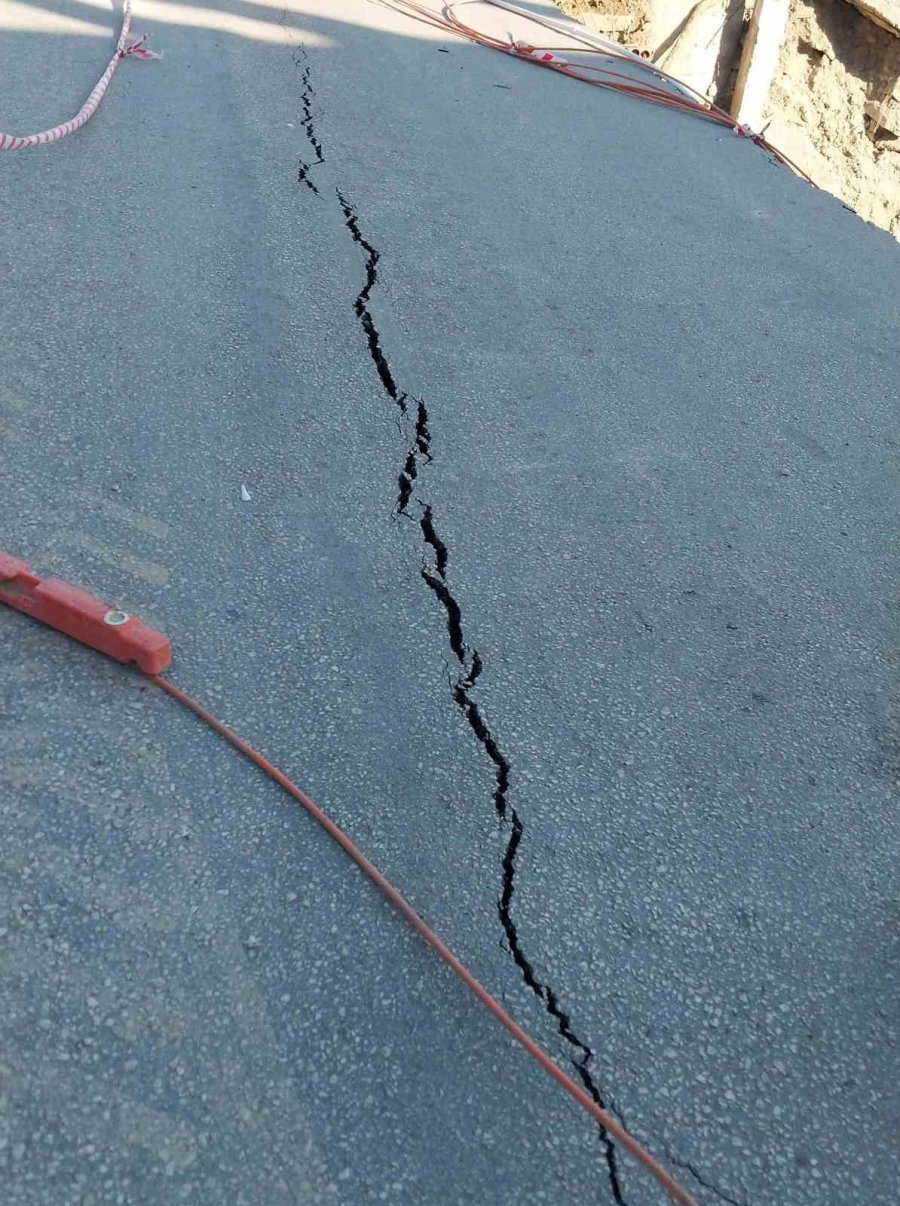 Mut’ta Köprü Ve Yol Kısmen Çöktü, Çevre Esnafı Mağdur Oldu