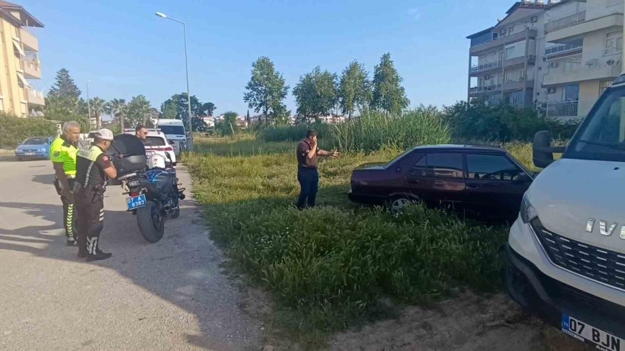 Polisin ‘dur’ İhtarına Uymayıp Kaçan Otomobil Otların Arasında Bulundu