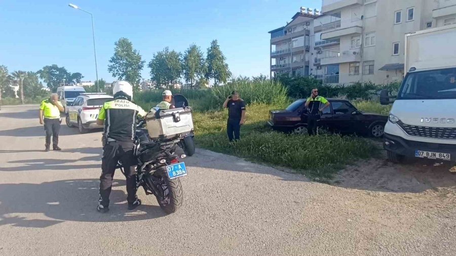 Polisin ‘dur’ İhtarına Uymayıp Kaçan Otomobil Otların Arasında Bulundu