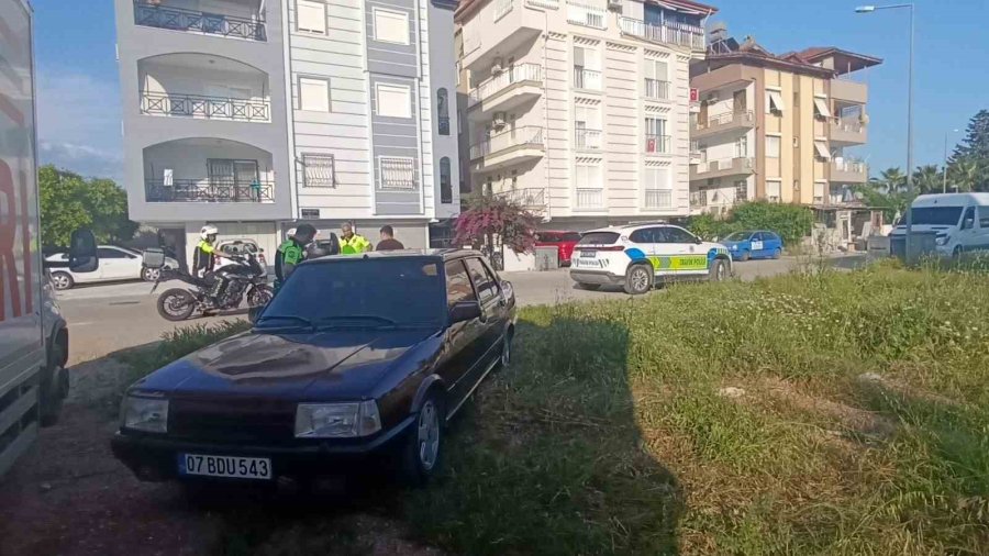 Polisin ‘dur’ İhtarına Uymayıp Kaçan Otomobil Otların Arasında Bulundu