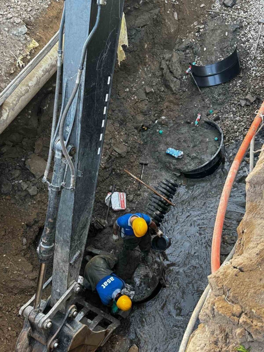 Asat Zarar Gören Kollektör Hatlarını Tamir Etti