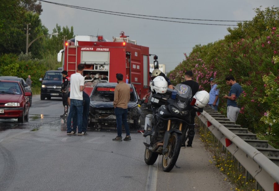 Serik’te Seyir Halindeki Otomobil Alev Alev Yandı