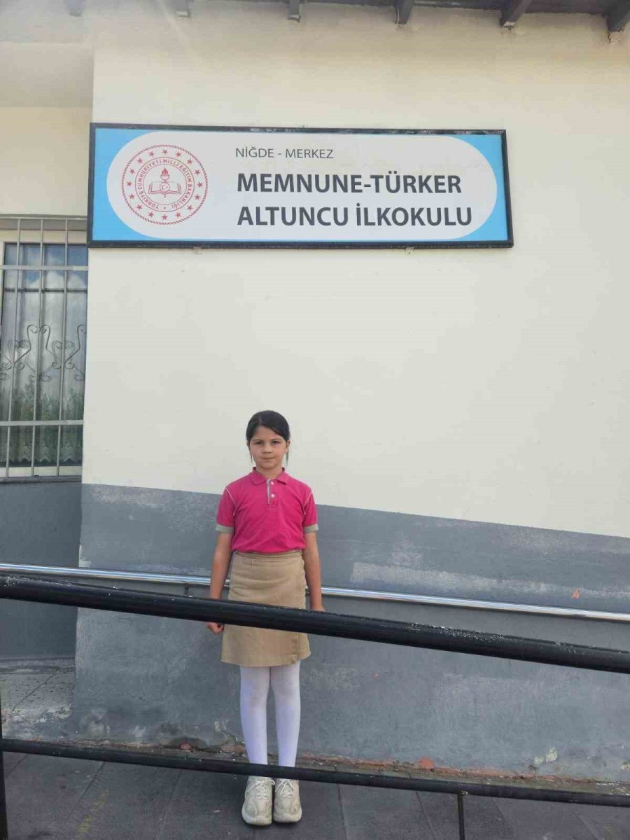 Minikler İşaret Diliyle Şiir Okudu