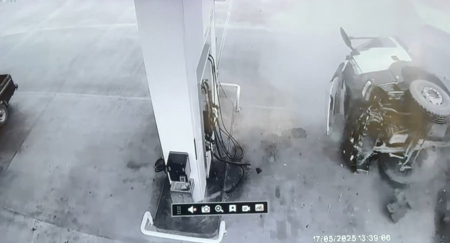 Antalya’da Freni Patlayan Zift Yüklü Kamyon Ortalığı Savaş Alanına Çevirdi