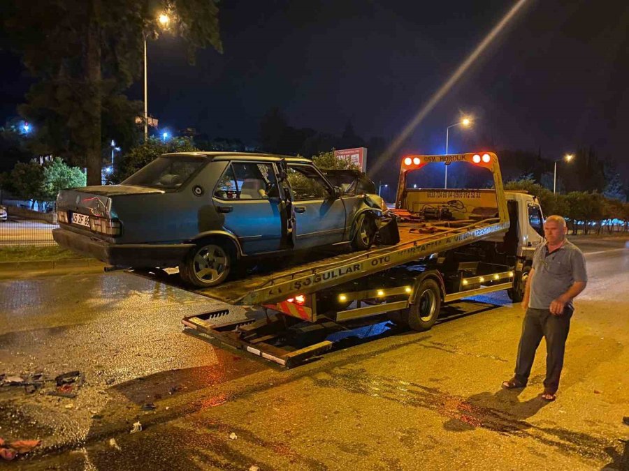 Tırla Çarpışan Tofaş Hurdaya Döndü: 2 Yaralı