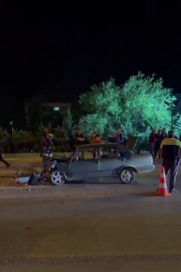 Tırla Çarpışan Tofaş Hurdaya Döndü: 2 Yaralı