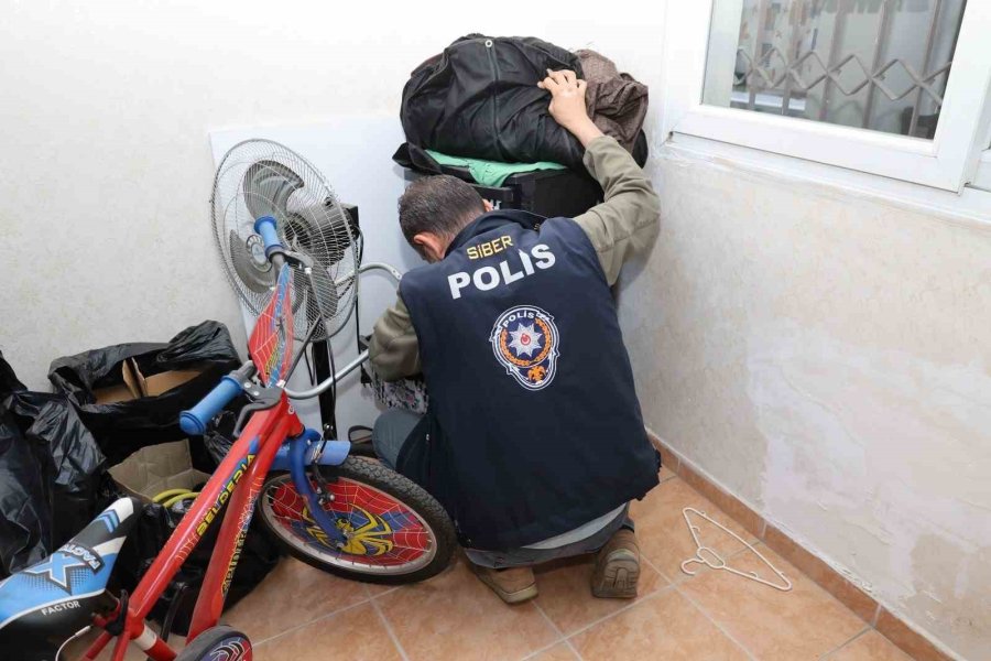 Vatandaşların Hesap Bilgilerini Satan Şebeke Çökertildi: 33 Gözaltı