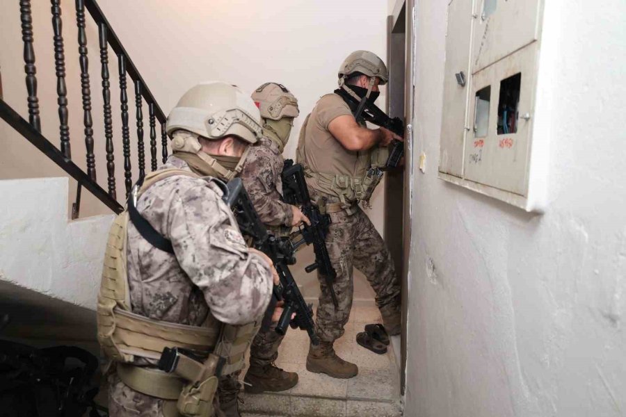 Vatandaşların Hesap Bilgilerini Satan Şebeke Çökertildi: 33 Gözaltı