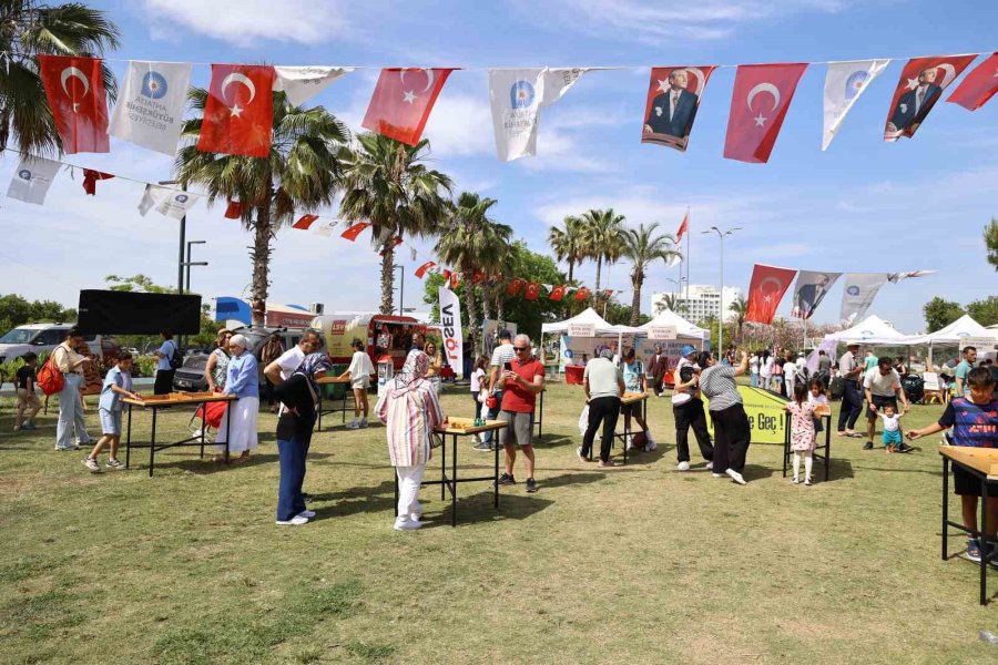 Antalyalılar Aile Haftası’nı Şenlikle Kutladı