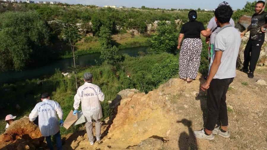 Düden Çayı’nda Erkek Cesedi Bulundu