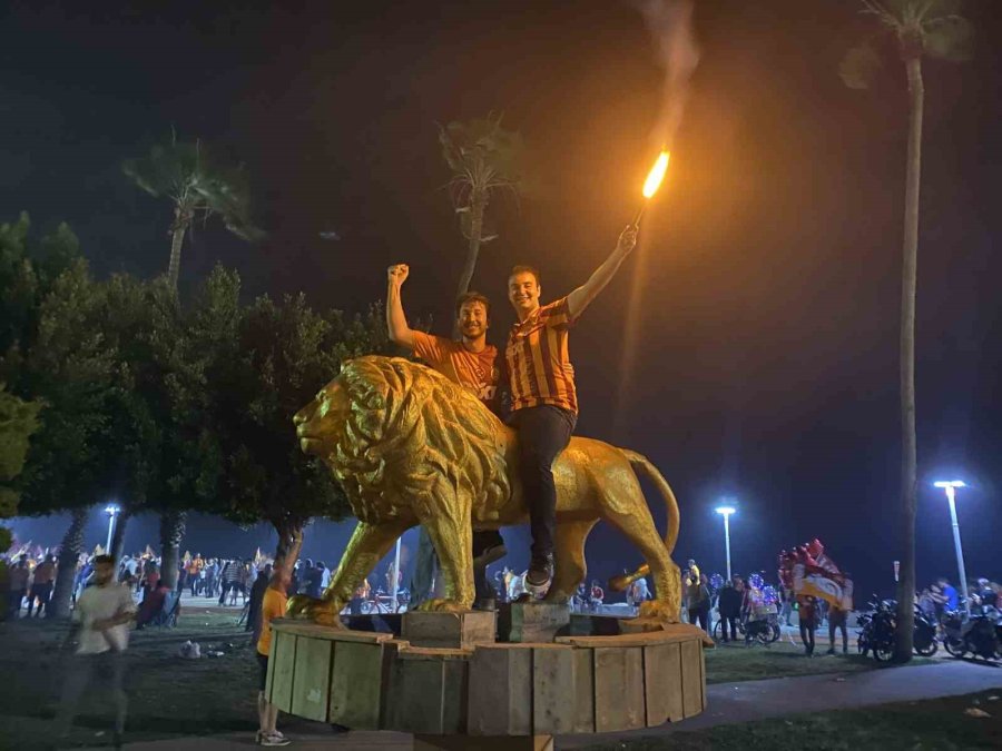 Galatasaray’ın Şampiyonluğu Mersin’de Coşkuyla Kutlandı