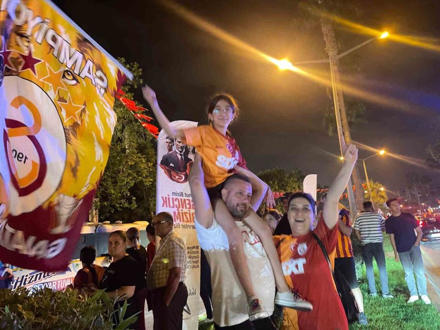 Galatasaray’ın Şampiyonluğu Mersin’de Coşkuyla Kutlandı