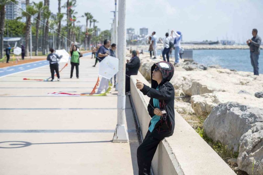 Engelliler Haftası’nda Gökyüzü Rengarenk Oldu