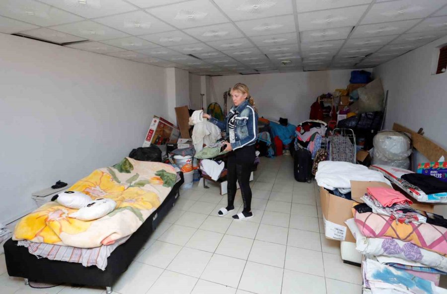 Rus Öğretmen Antalya’da Varlık İçinde Yokluk Yaşıyor