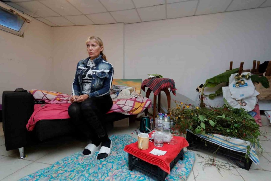 Rus Öğretmen Antalya’da Varlık İçinde Yokluk Yaşıyor