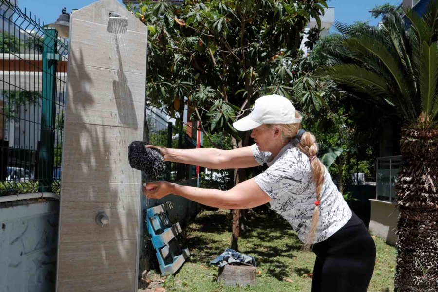 Rus Öğretmen Antalya’da Varlık İçinde Yokluk Yaşıyor