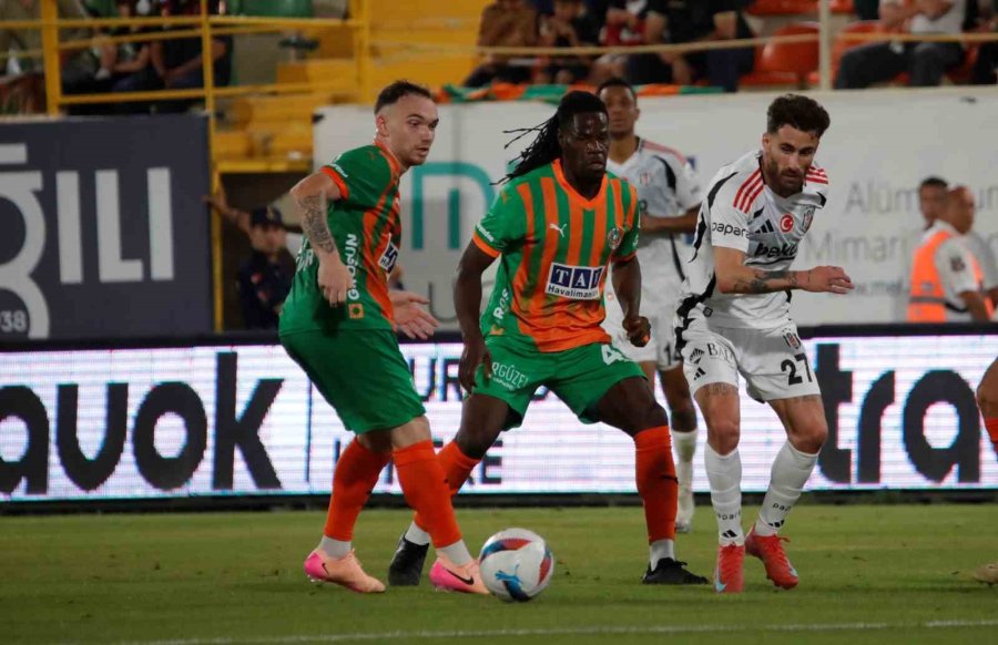 Trendyol Süper Lig: Alanyaspor: 1 - Beşiktaş: 1 (maç Sonucu)