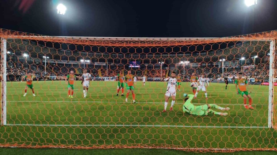 Trendyol Süper Lig: Alanyaspor: 1 - Beşiktaş: 1 (maç Sonucu)