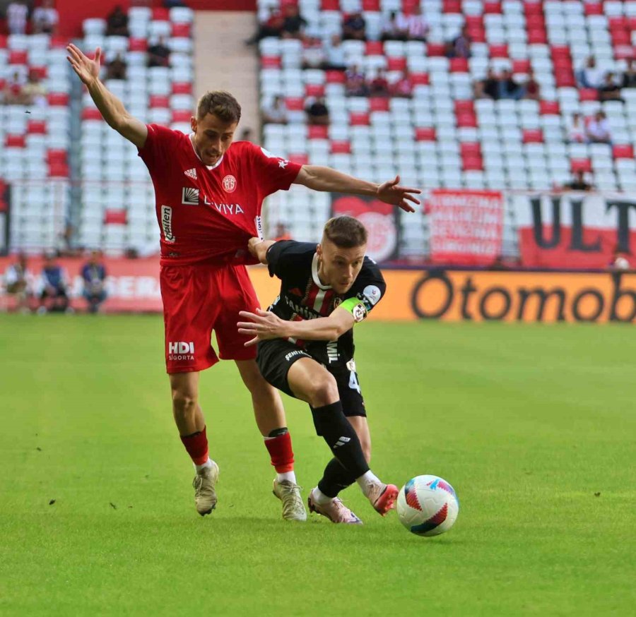 Trendyol Süper Lig: Antalyaspor: 0 - Gaziantep Fk: 0 (ilk Yarı)