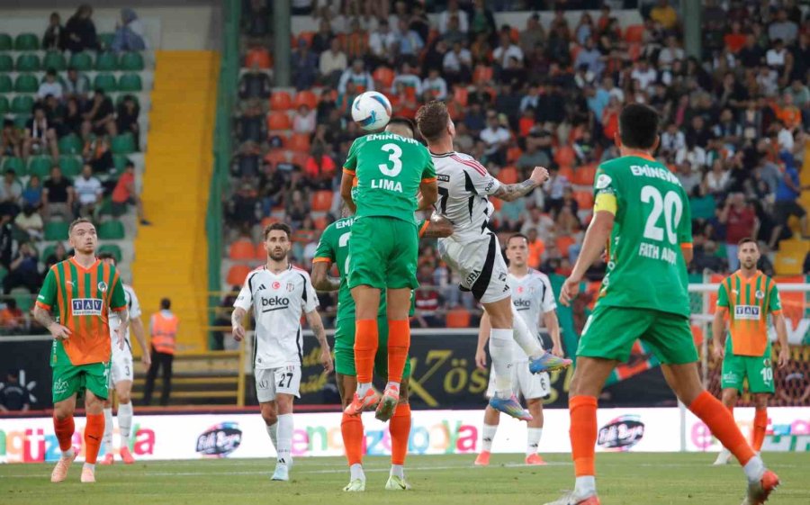 Trendyol Süper Lig: Alanyaspor: 1 - Beşiktaş:0 (ilk Yarı)