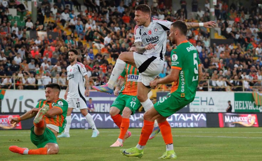 Trendyol Süper Lig: Alanyaspor: 1 - Beşiktaş:0 (ilk Yarı)