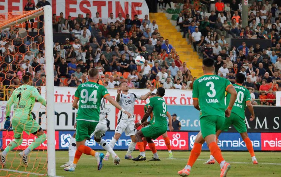 Trendyol Süper Lig: Alanyaspor: 1 - Beşiktaş:0 (ilk Yarı)