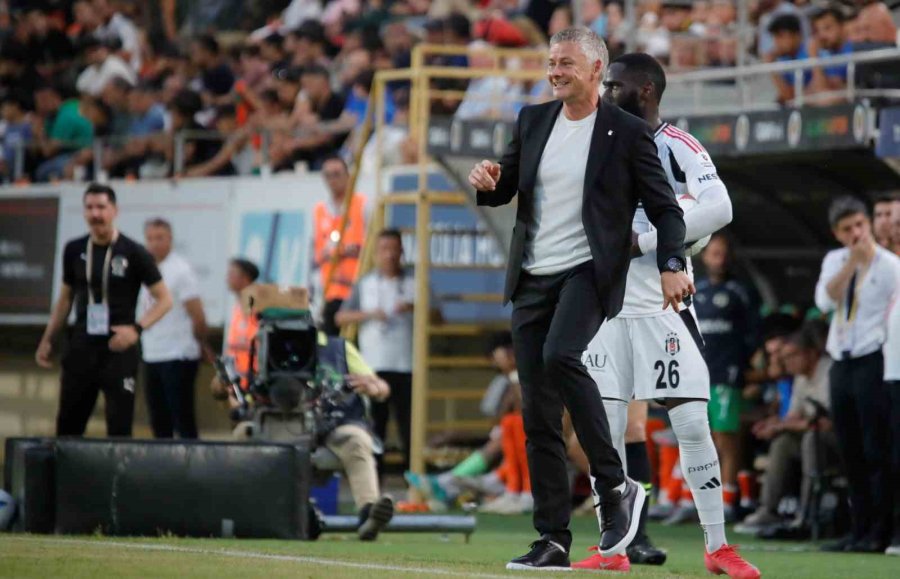 Trendyol Süper Lig: Alanyaspor: 1 - Beşiktaş:0 (ilk Yarı)