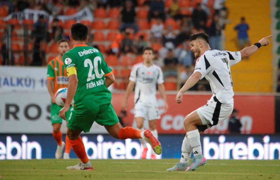 Trendyol Süper Lig: Alanyaspor: 1 - Beşiktaş:0 (ilk Yarı)