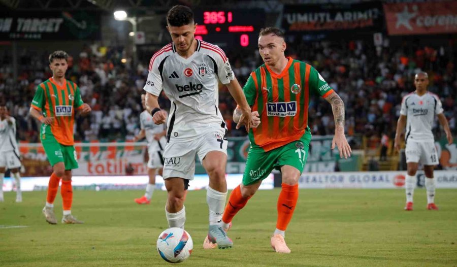 Trendyol Süper Lig: Alanyaspor: 1 - Beşiktaş:0 (ilk Yarı)