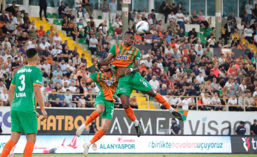 Trendyol Süper Lig: Alanyaspor: 1 - Beşiktaş:0 (ilk Yarı)