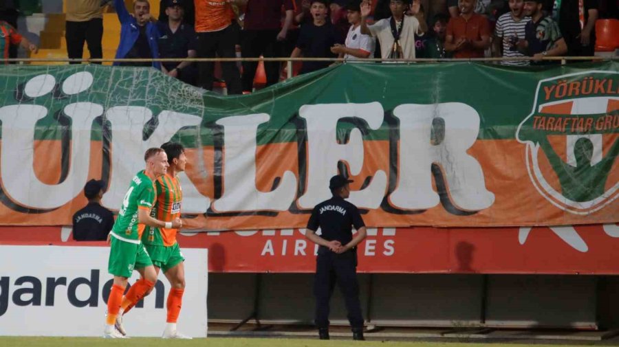 Trendyol Süper Lig: Alanyaspor: 1 - Beşiktaş:0 (ilk Yarı)