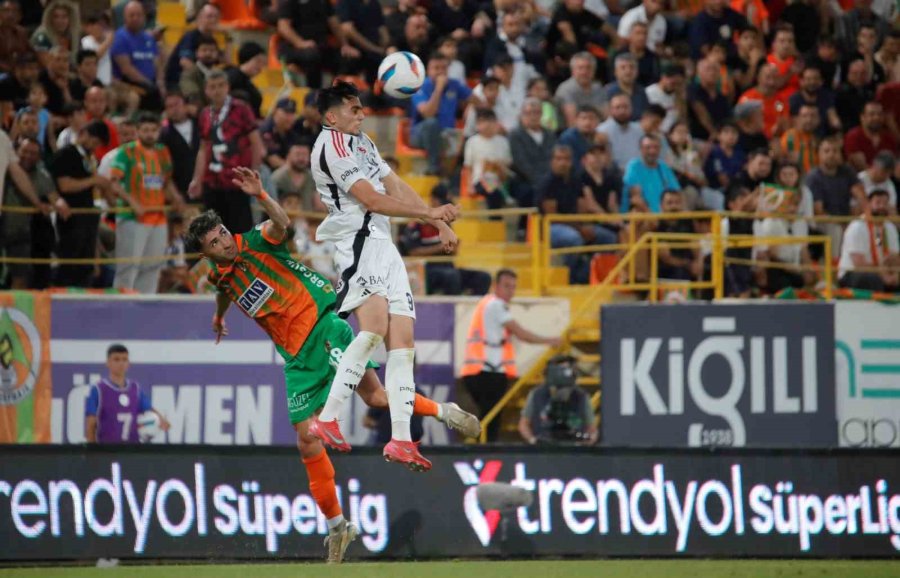 Trendyol Süper Lig: Alanyaspor: 1 - Beşiktaş:0 (ilk Yarı)