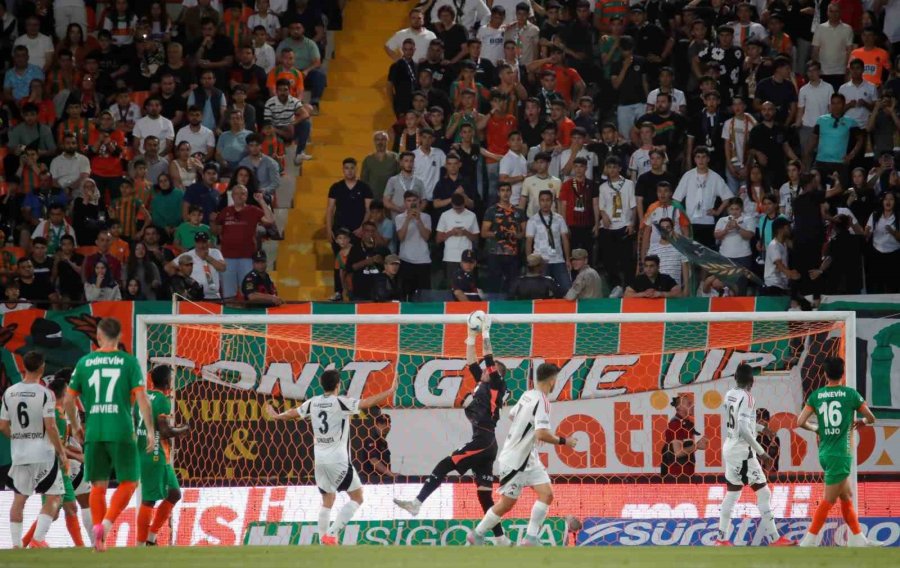 Trendyol Süper Lig: Alanyaspor: 1 - Beşiktaş:0 (ilk Yarı)