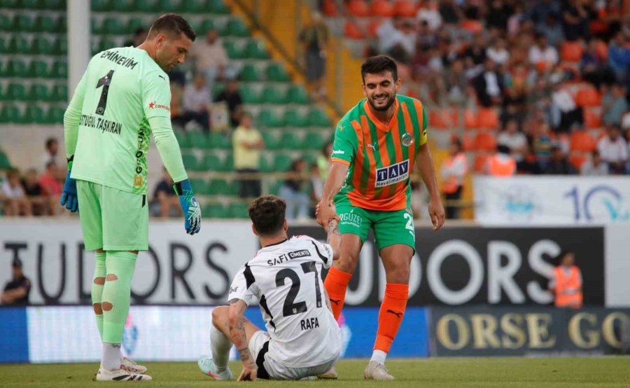 Trendyol Süper Lig: Alanyaspor: 0 - Beşiktaş: 0 (maç Devam Ediyor)