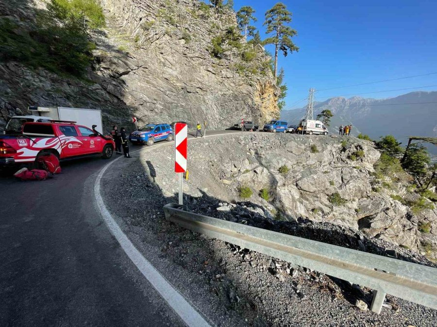 Alanya’da Otomobil Uçuruma Yuvarlandı : 1 Ölü