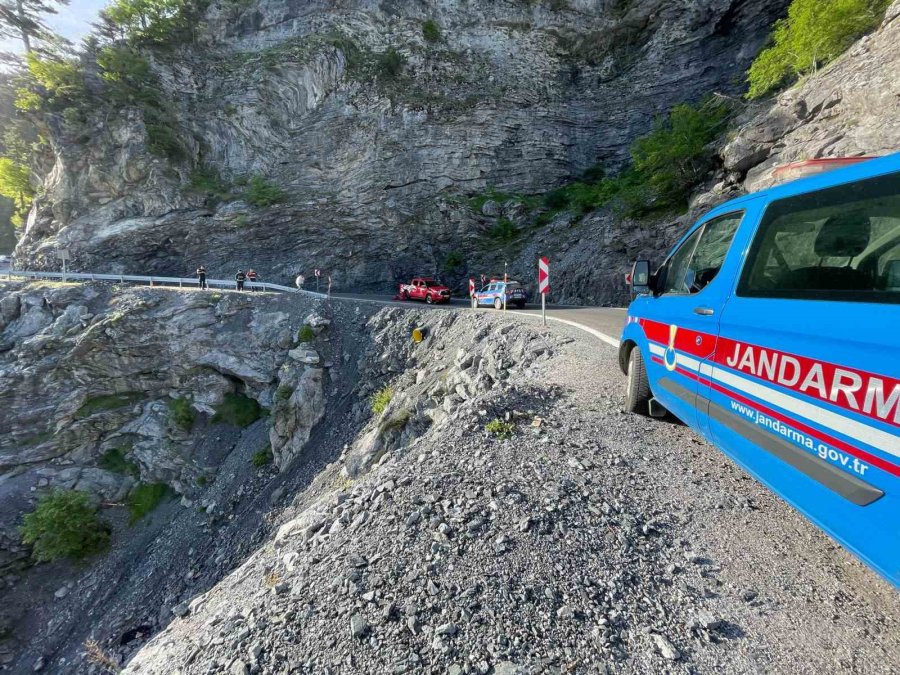 Alanya’da Otomobil Uçuruma Yuvarlandı : 1 Ölü