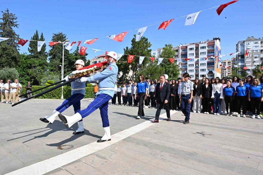 Büyükşehir Belediyesi’nde 19 Mayıs Coşkusu Törenle Başladı