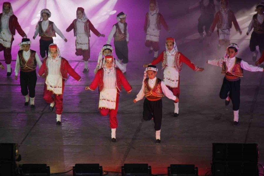 Aspendos’ta 19 Mayıs Gençlik Şöleni Düzenlendi