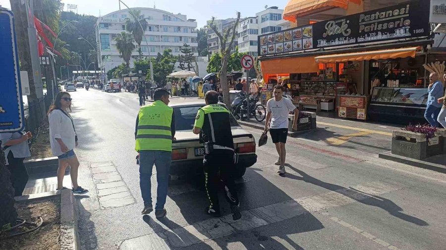 Ehliyetsiz Ve Alkollü Sürücü 2 Günlük Son Model Cipe Çarptı, Araç Sahipleri Çileden Çıktı